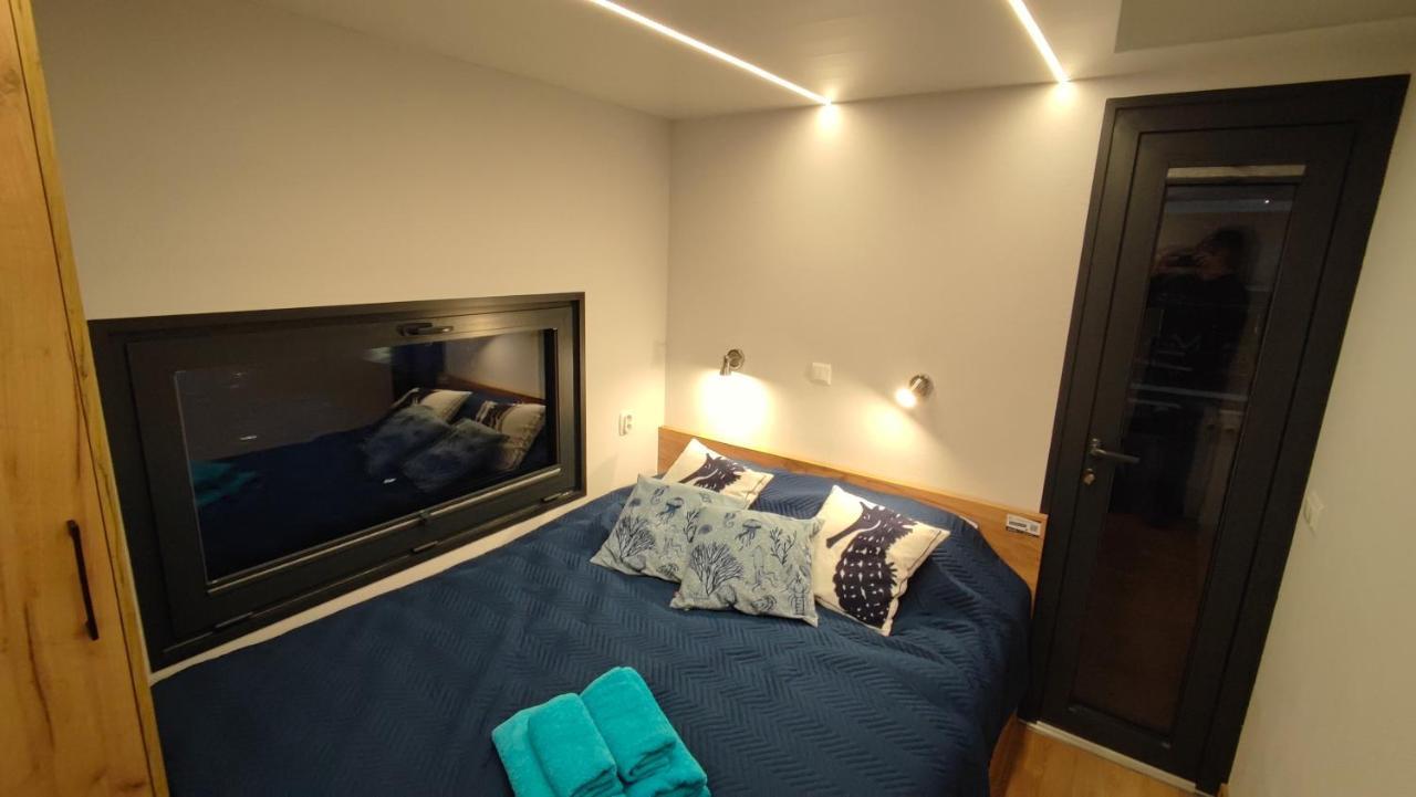Houseboat Water King Apartament Plywajacy Dom Na Wodzie, 7 Os فروتسواف المظهر الخارجي الصورة