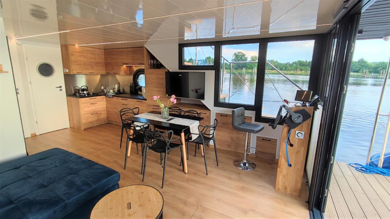 Houseboat Water King Apartament Plywajacy Dom Na Wodzie, 7 Os فروتسواف المظهر الخارجي الصورة
