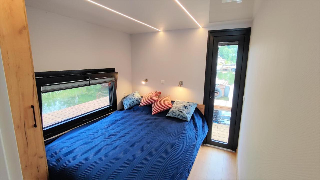Houseboat Water King Apartament Plywajacy Dom Na Wodzie, 7 Os فروتسواف المظهر الخارجي الصورة