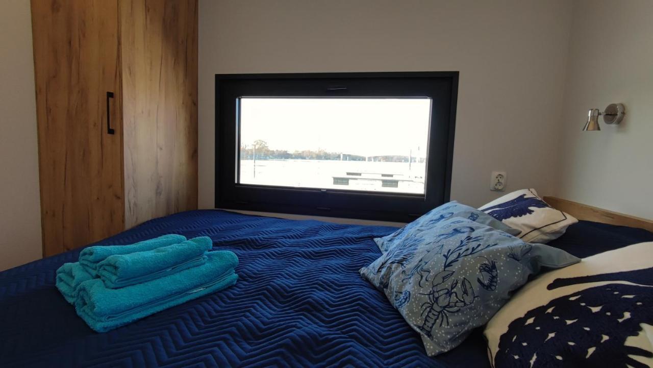 Houseboat Water King Apartament Plywajacy Dom Na Wodzie, 7 Os فروتسواف المظهر الخارجي الصورة