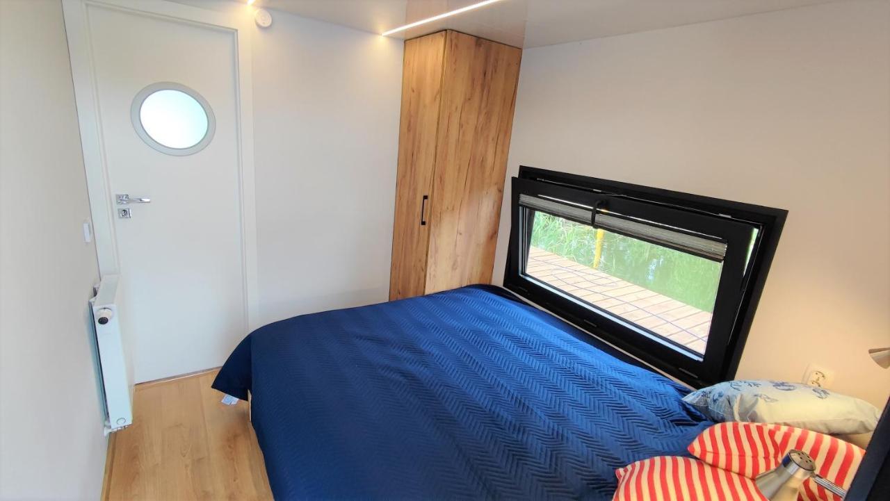 Houseboat Water King Apartament Plywajacy Dom Na Wodzie, 7 Os فروتسواف المظهر الخارجي الصورة